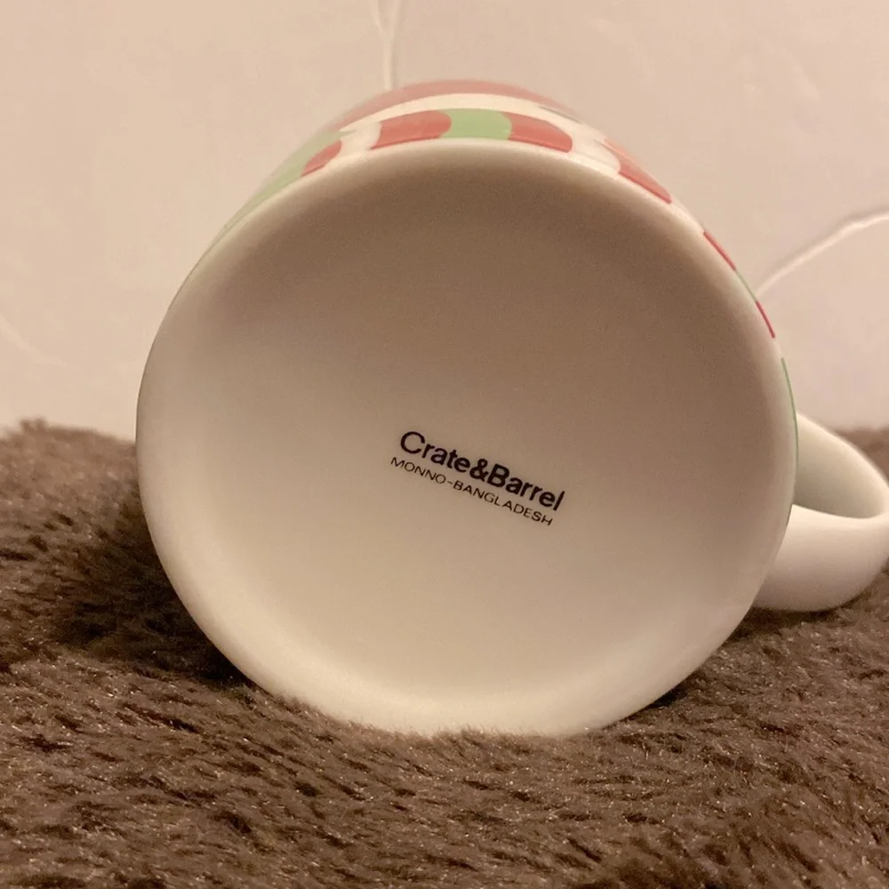 Crate&Barrel snowman with snow flakes mug capacity 8oz (1 cup) porcelain